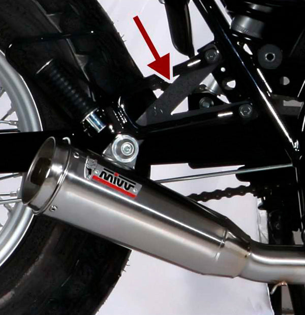 MIVV fäste för Ghibli ljuddämpare monterat på Suzuki Van Van 200 50.SS.1005.0, visar exakt placering på ramen. Perfekt reservdel för avgassystem.