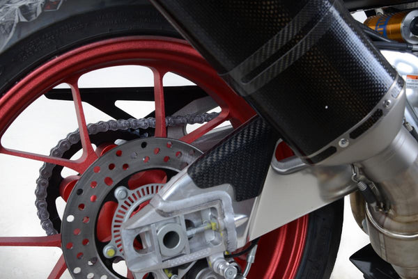 Guardia de swingerm de fibra de carbono (lado derecho), Aprilia RSV4 RR / RF 15- / RSV4 1100 Factory 19-20 / V4 Tuono [R] 15-